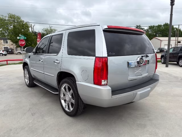 2012 Cadillac Escalade Luxury - Photo 3