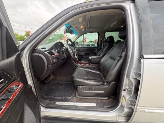 2012 Cadillac Escalade Luxury - Photo 12