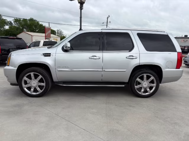 2012 Cadillac Escalade Luxury - Photo 4