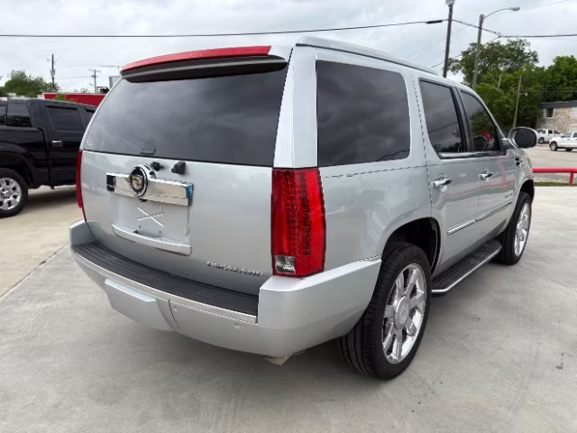 2012 Cadillac Escalade Luxury - Photo 7