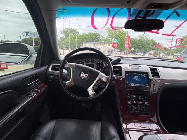 2012 Cadillac Escalade Luxury - Photo 13