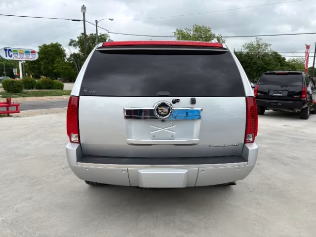 2012 Cadillac Escalade Luxury - Photo 8